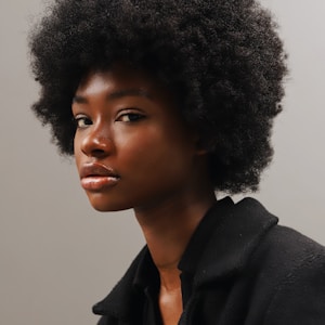 挪威足球巨星埃尔林·哈兰德庆祝进球瞬间